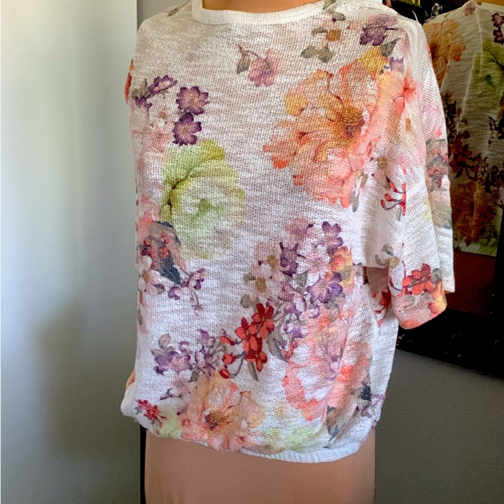 SWEATER LIGHTWEIGHT BEAUTIFUL FLOWER PRINT SIZE MED